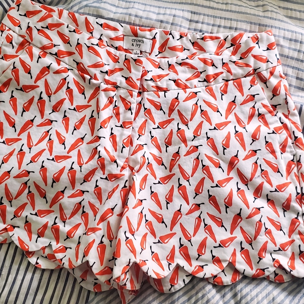 Chili Pepper Shorts w/ scalloped hem Size 4